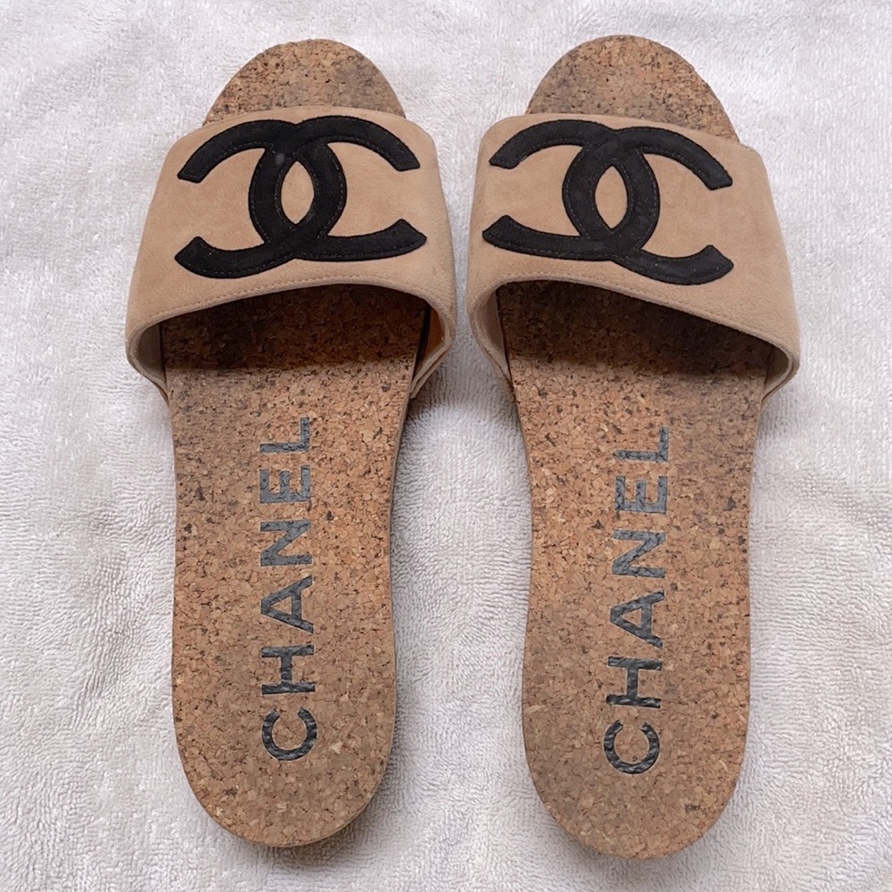 CC CHANEL Interlocking Suede Spring 2020 - Picture 2 of 6